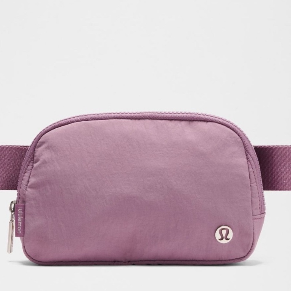NWT : Lululemon Belt Bag with long strap